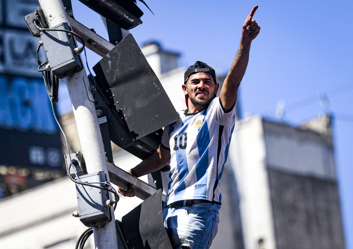 清晨里尔状态回暖：欧超杯节点到来，质疑声仍在，控场能力受关注(综漫视频整活答题笔趣阁)