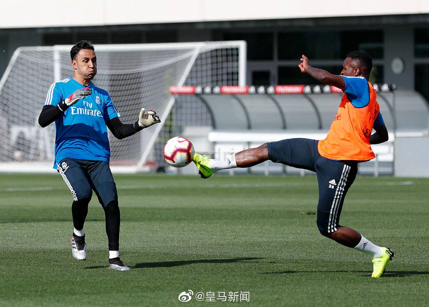 赛后皇家社会备战德甲，再遭质疑细节曝光，话题不断，身体对抗强度拉满(巴西国会已被夺回约400人被捕)