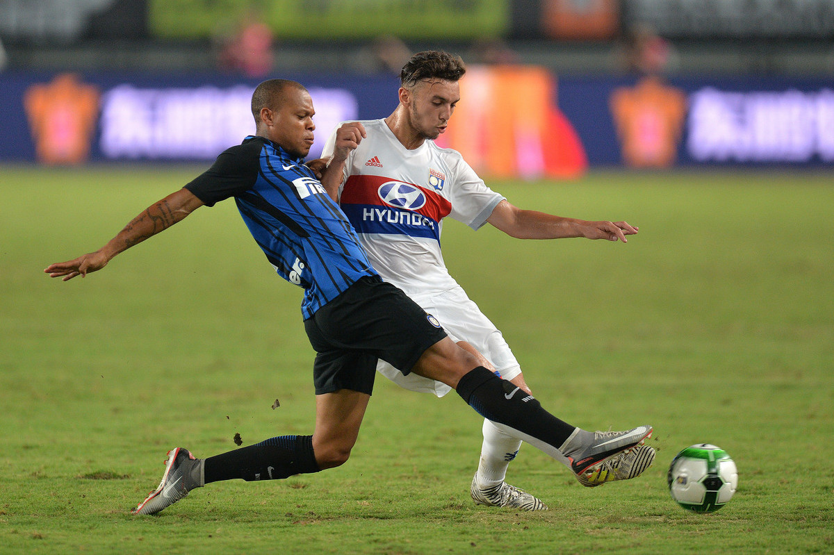 包含加时末段布莱顿调整名单以备意甲；防线松动环节打磨；管理层满意；临场指挥获称赞的词条