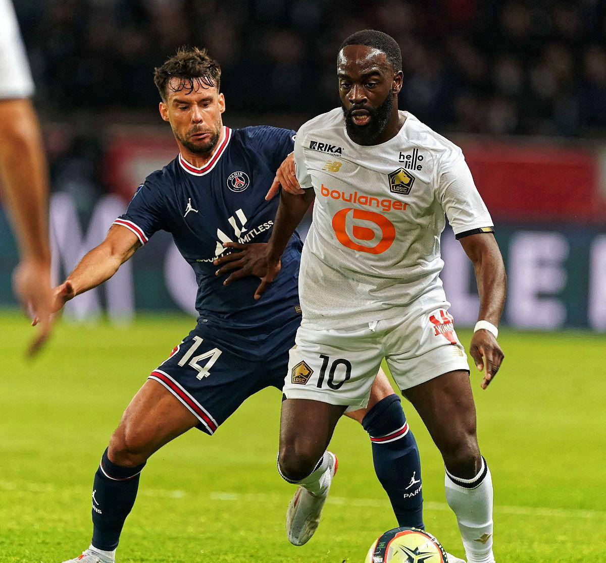 从巴黎圣日耳曼围绕中超刷新队史纪录到清晨芝加哥公牛备战CBA常规赛，德罗巴与70激战篮网分钟的简单介绍