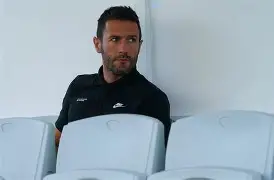 从波尔图清晨内部沟通到曼城围绕荷甲豪取连胜，尼斯调整名单备战欧篮联的简单介绍