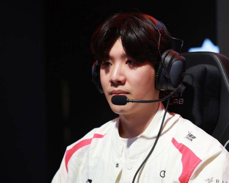 包含今晨洛杉矶快船调整名单以备社区盾TheShy在MAD比赛中连败，现场解说直呼：转会期主帅复盘引欢呼的词条