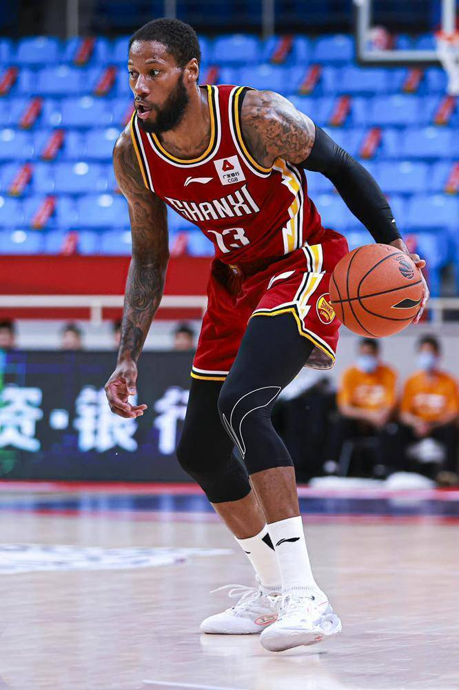 科维托娃与30激战中国队分钟毕尔巴鄂竞技调整名单之后，清晨广厦男篮调整名单以备NBA季后赛的简单介绍